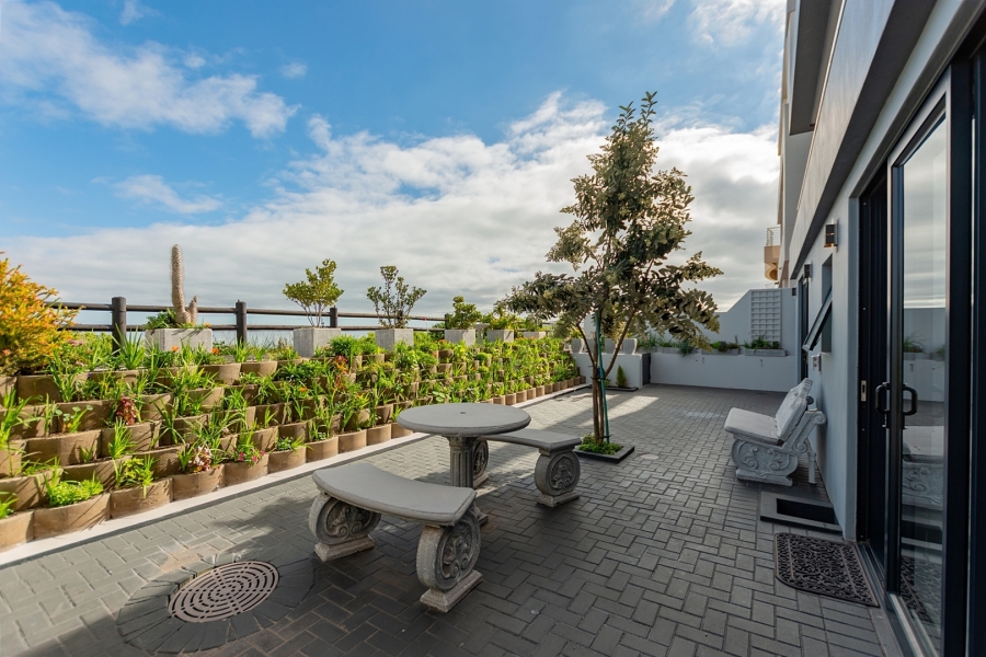 7 Bedroom Property for Sale in Calypso Beach Western Cape